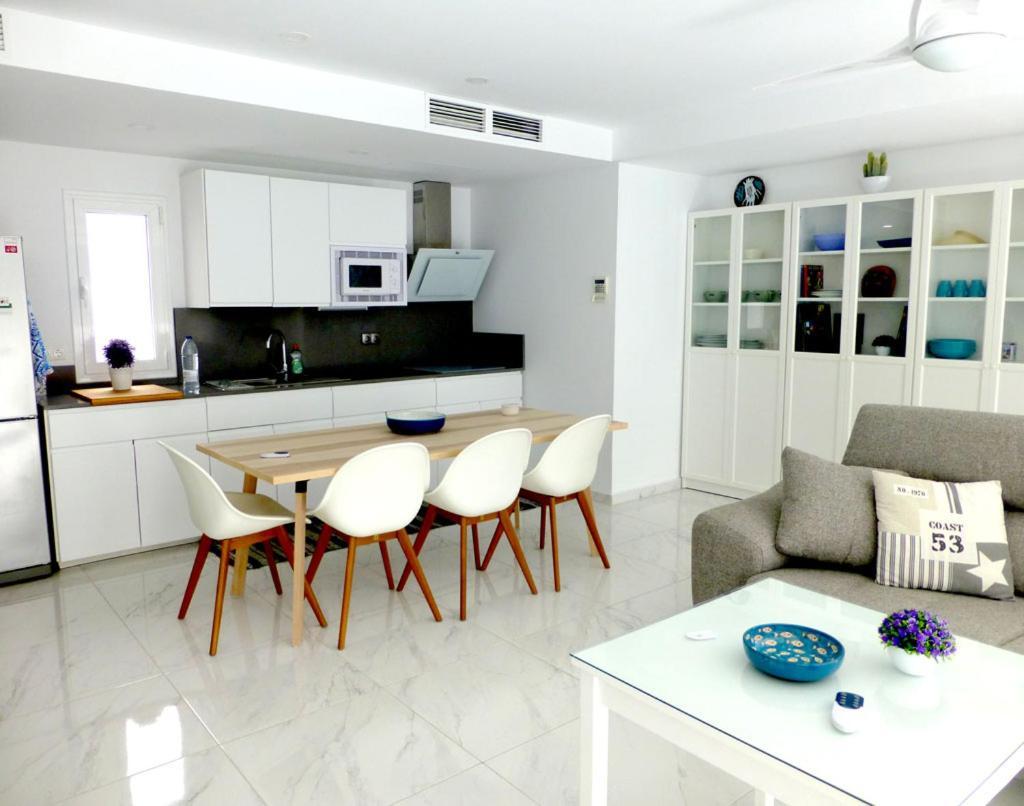 Apartamento Coqueto Y Luminoso Piso Junto Al Mar, Con Garaje *