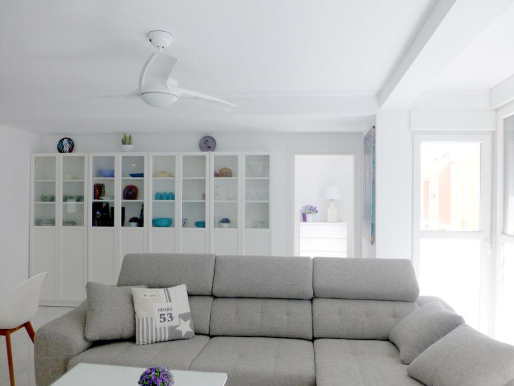 Apartamento Coqueto Y Luminoso Piso Junto Al Mar, Con Garaje Almería
