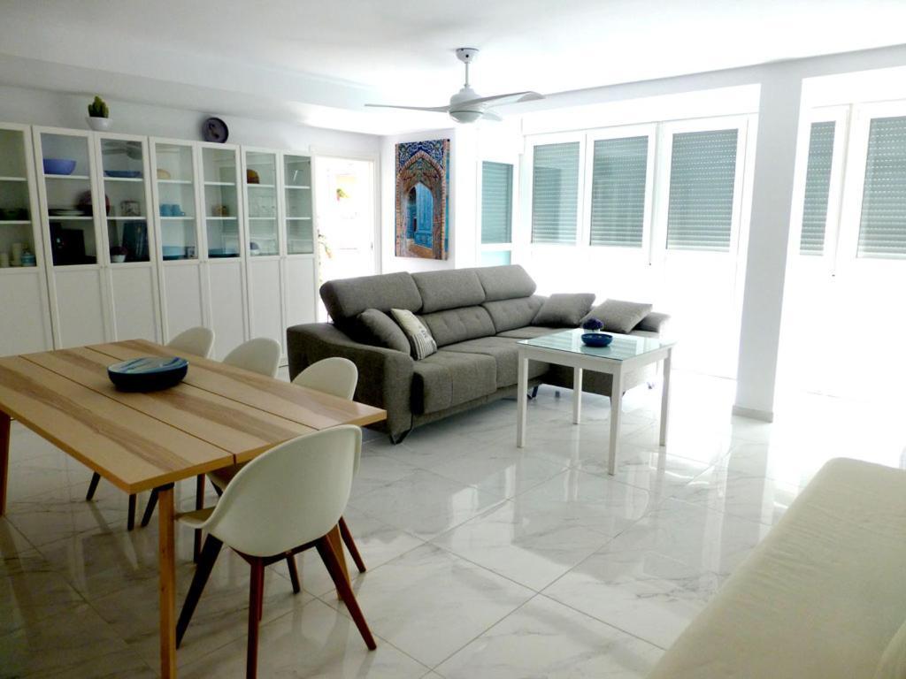 Apartamento Coqueto Y Luminoso Piso Junto Al Mar, Con Garaje