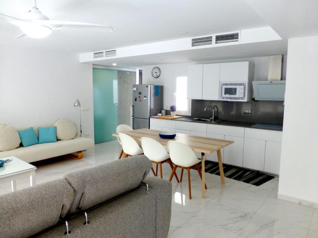 Coqueto Y Luminoso Piso Junto Al Mar, Con Garaje Apartamento Almería